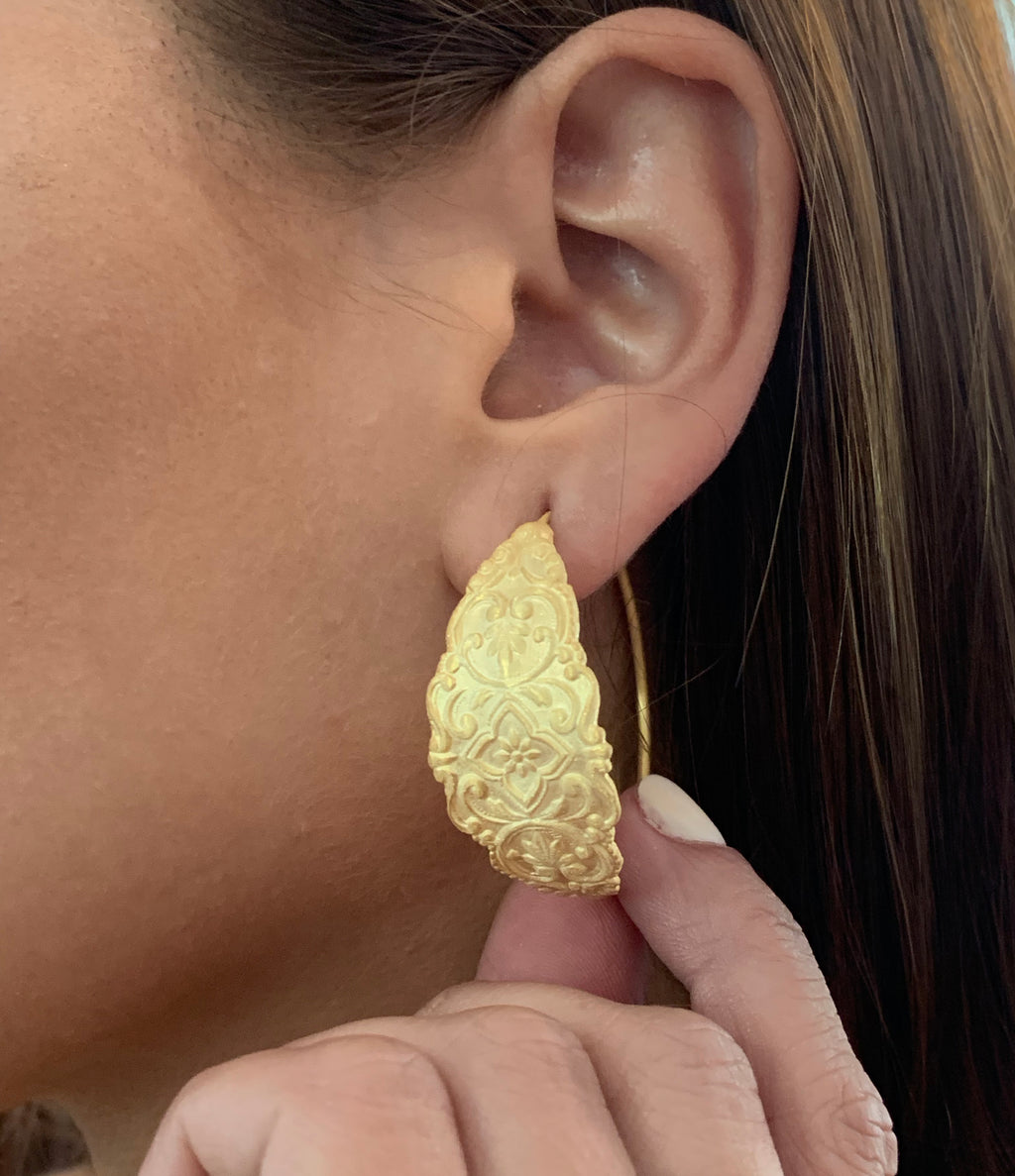 Wonderful engraved earrings